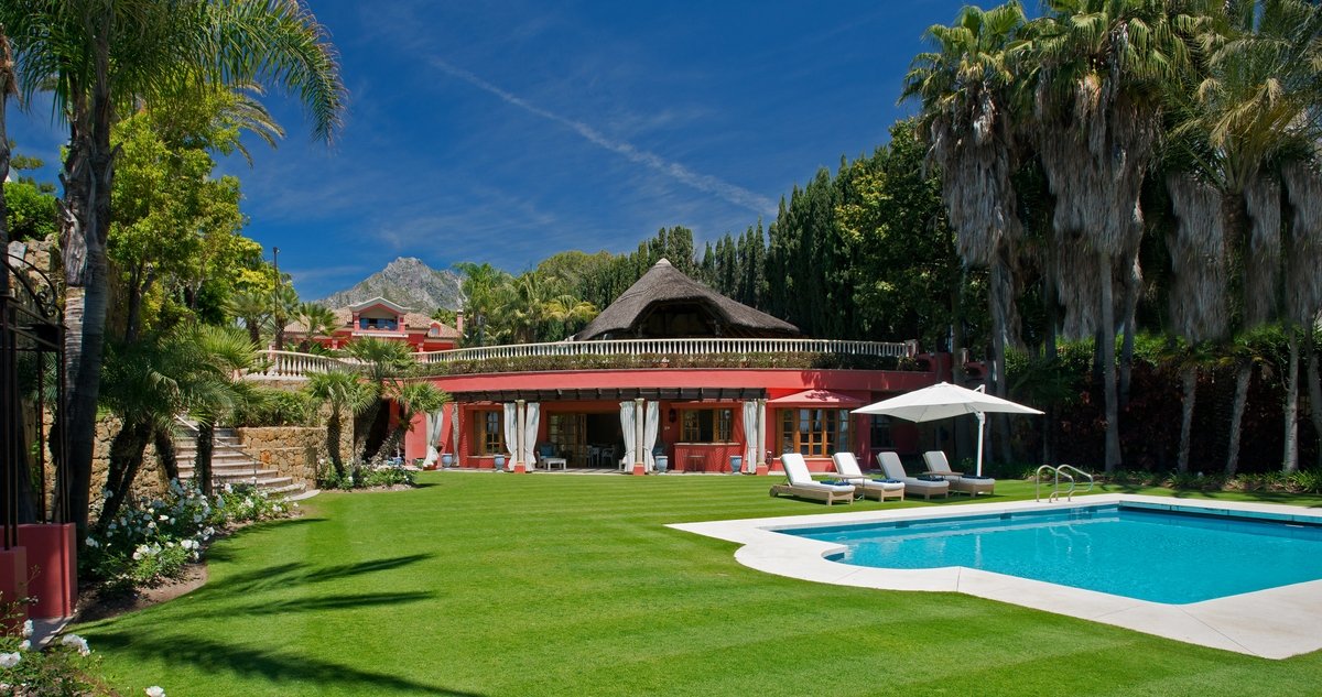beachfront villa golden mile