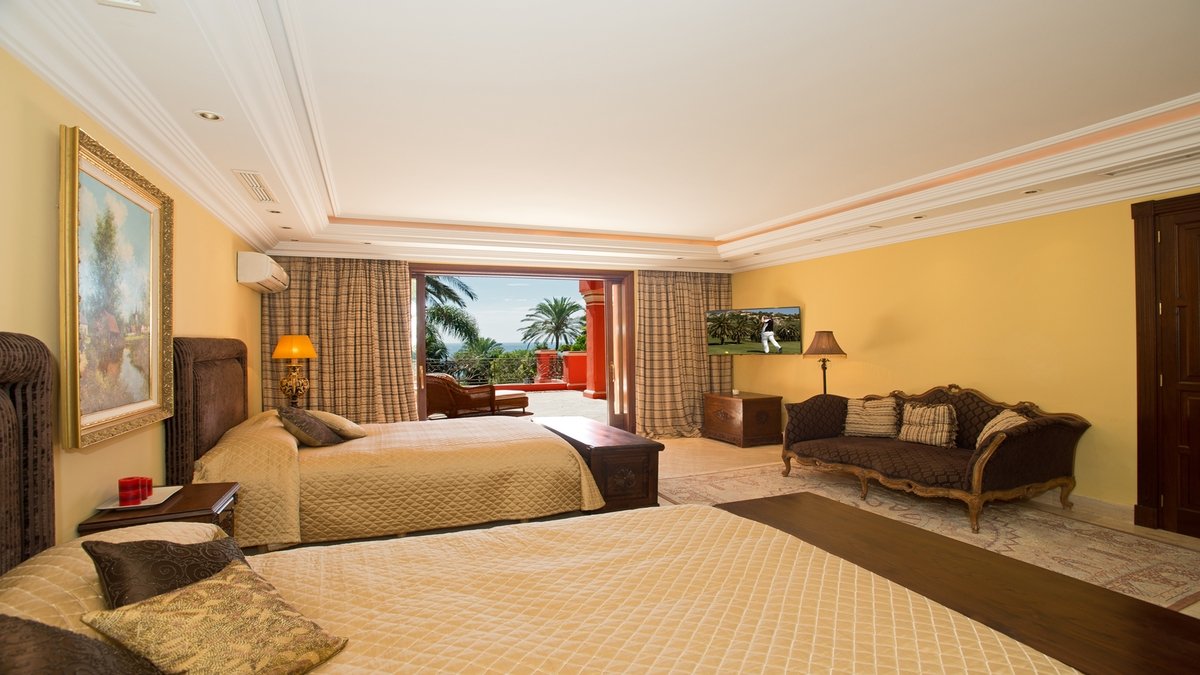 beachfront villa golden mile