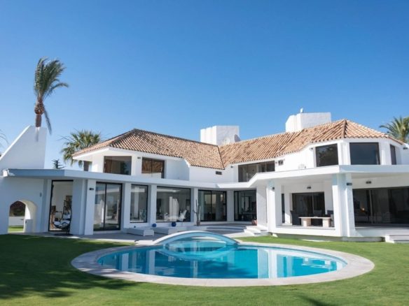 Beachside Villa El Rosario