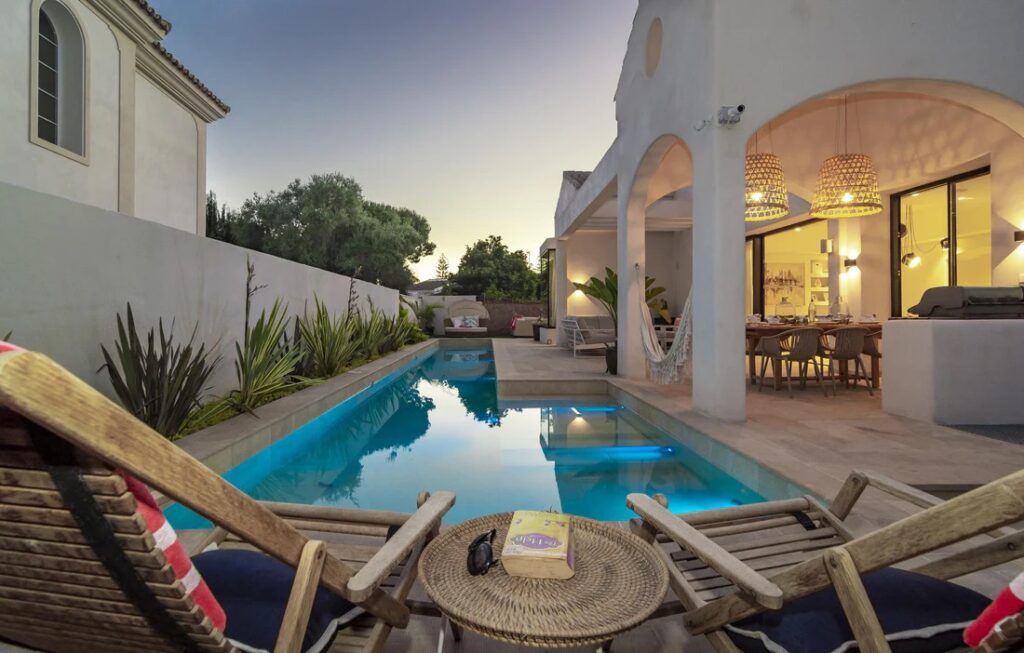 Mansion Pool